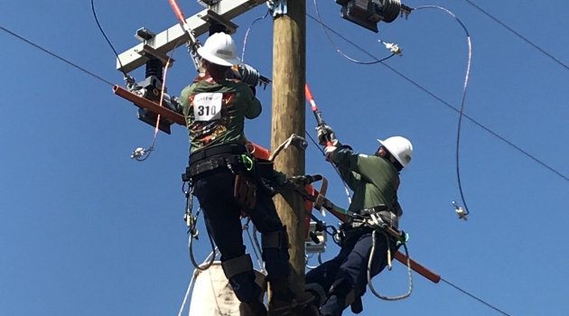 LineStar Utility Supply Inc. - Our very own, Wilf Robinson demonstrating  all the Buckingham Climbing gear at the ENMAX Lineman Rodeo